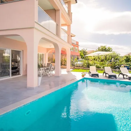 Luxurioeses Grohot Mit Privatem Infinity-pool By Interhome Apartamento *