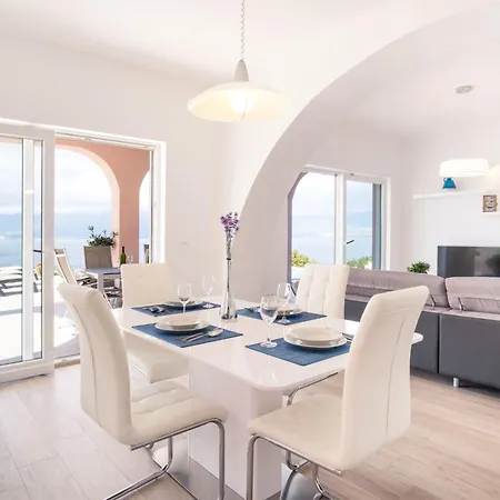 Luxurioeses Grohot Mit Privatem Infinity-pool By Interhome Daire *