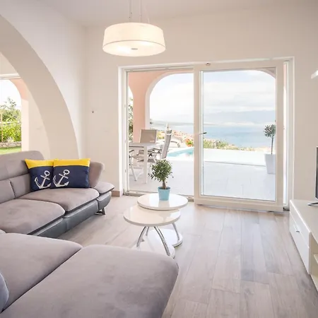 Luxurioeses Grohot Mit Privatem Infinity-pool By Interhome Daire