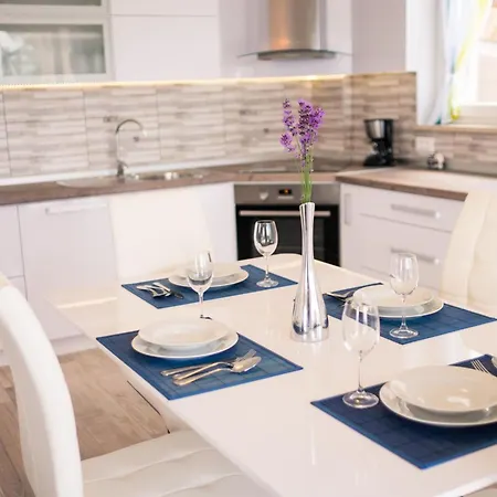 Luxurioeses Grohot Mit Privatem Infinity-pool By Interhome