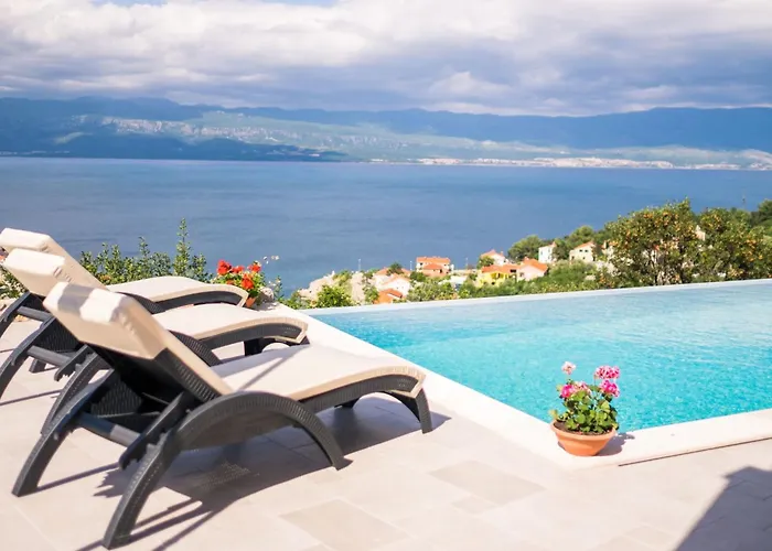 Luxurioeses Grohot Mit Privatem Infinity-pool By Interhome 公寓 *